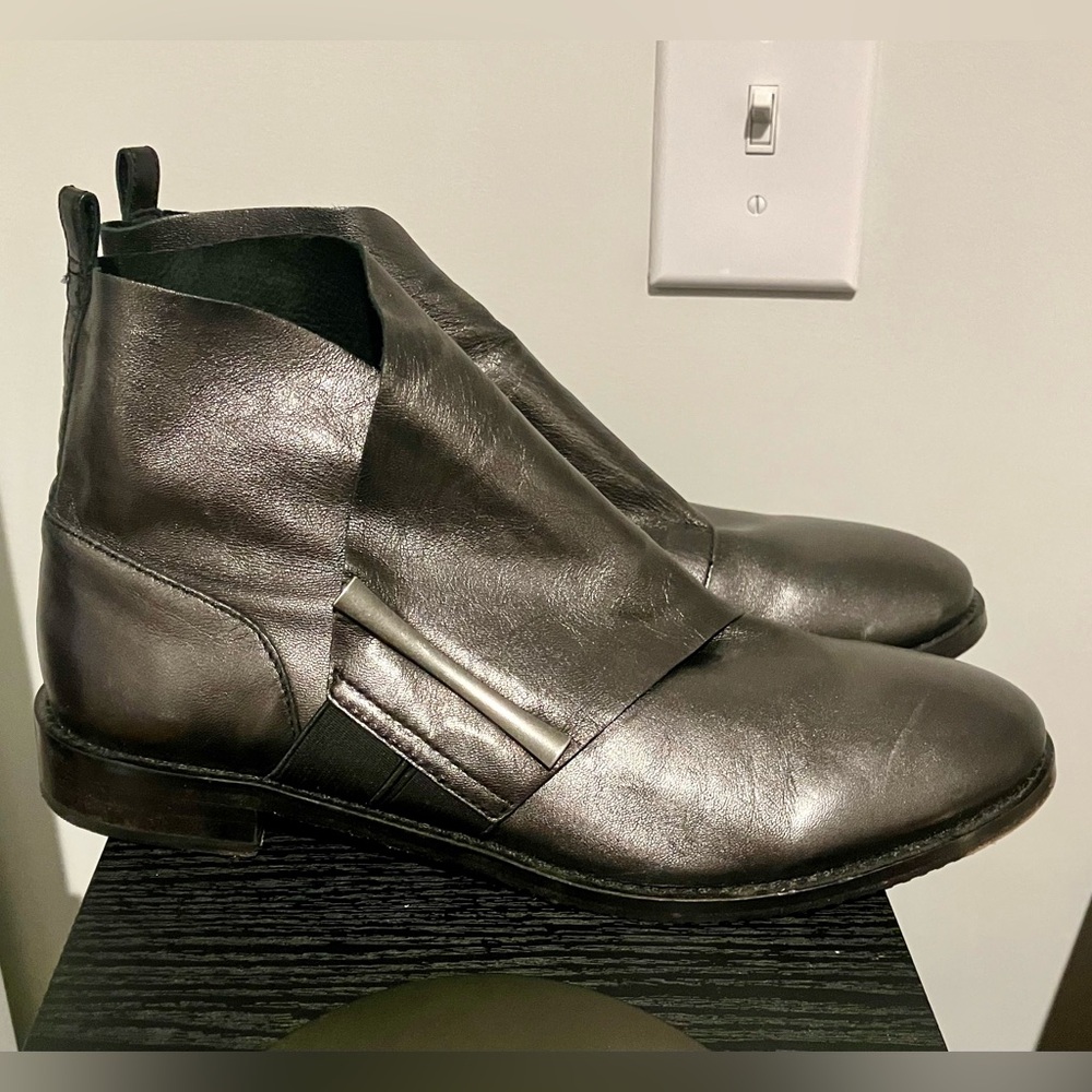 Johnston & Murphy Lola 8M ankle boots gunmetal pewter metallic leather